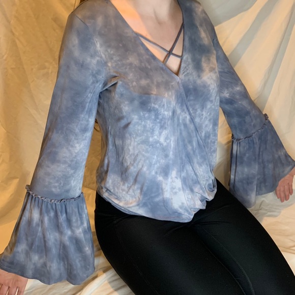 American Eagle Tie Dye Soft & Sexy Bell Sleeve Top - Picture 2 of 9